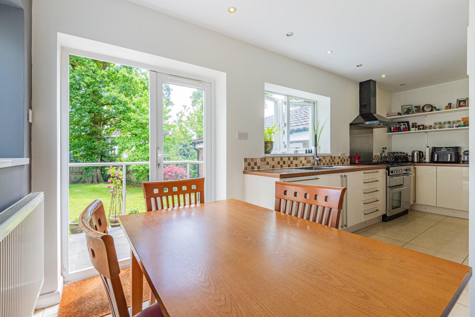 HOLLY GROVE, LISVANE, CARDIFF Jeffrey Ross Estate Agents